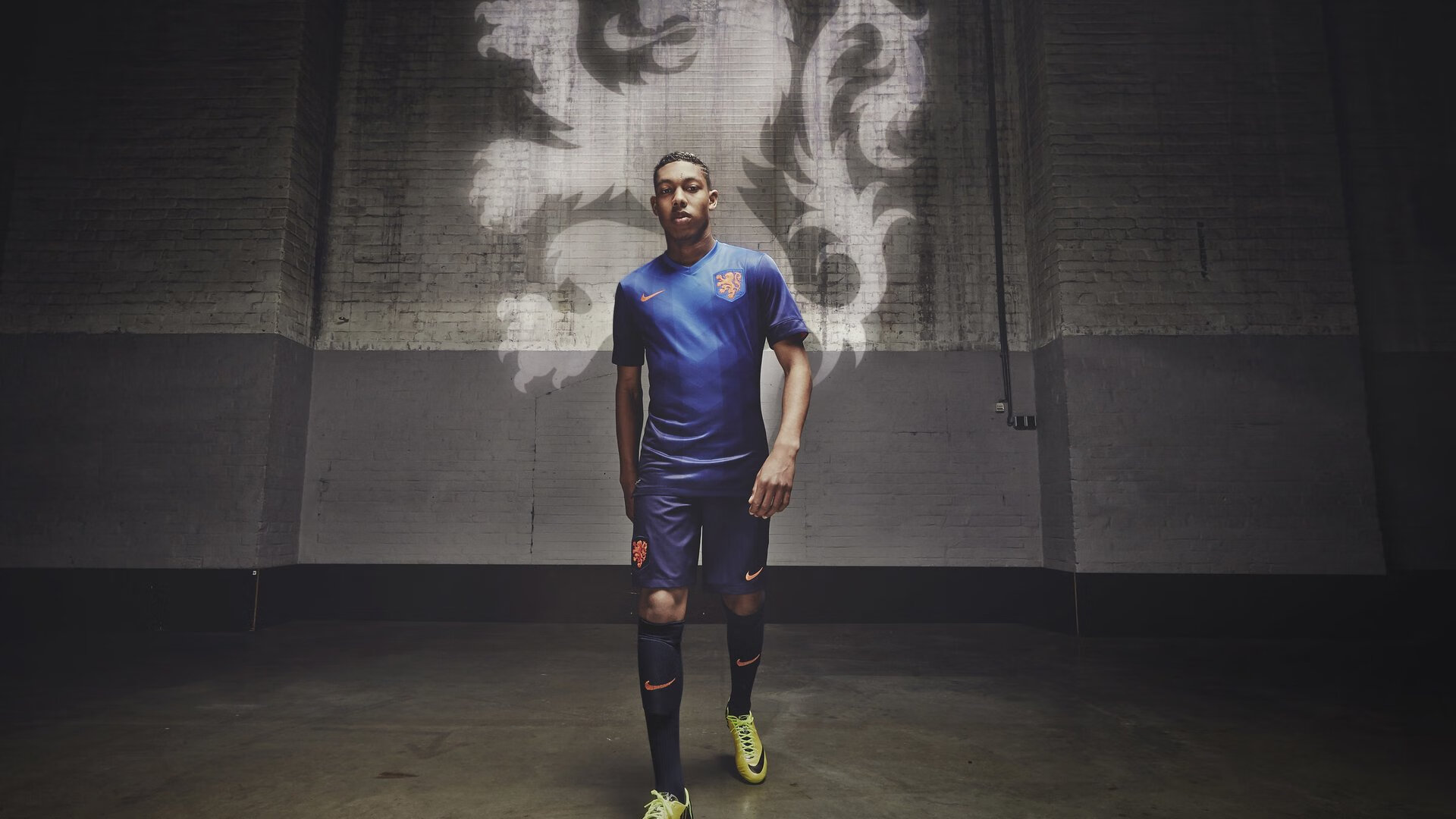 _灯光秀点亮运动场：节日体育盛典精彩纷呈_，体育馆灯光秀